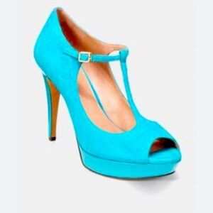 Vince Camuto Pumps Size 35.5 in teal color, 4inch heel 1 inch platform Brand New